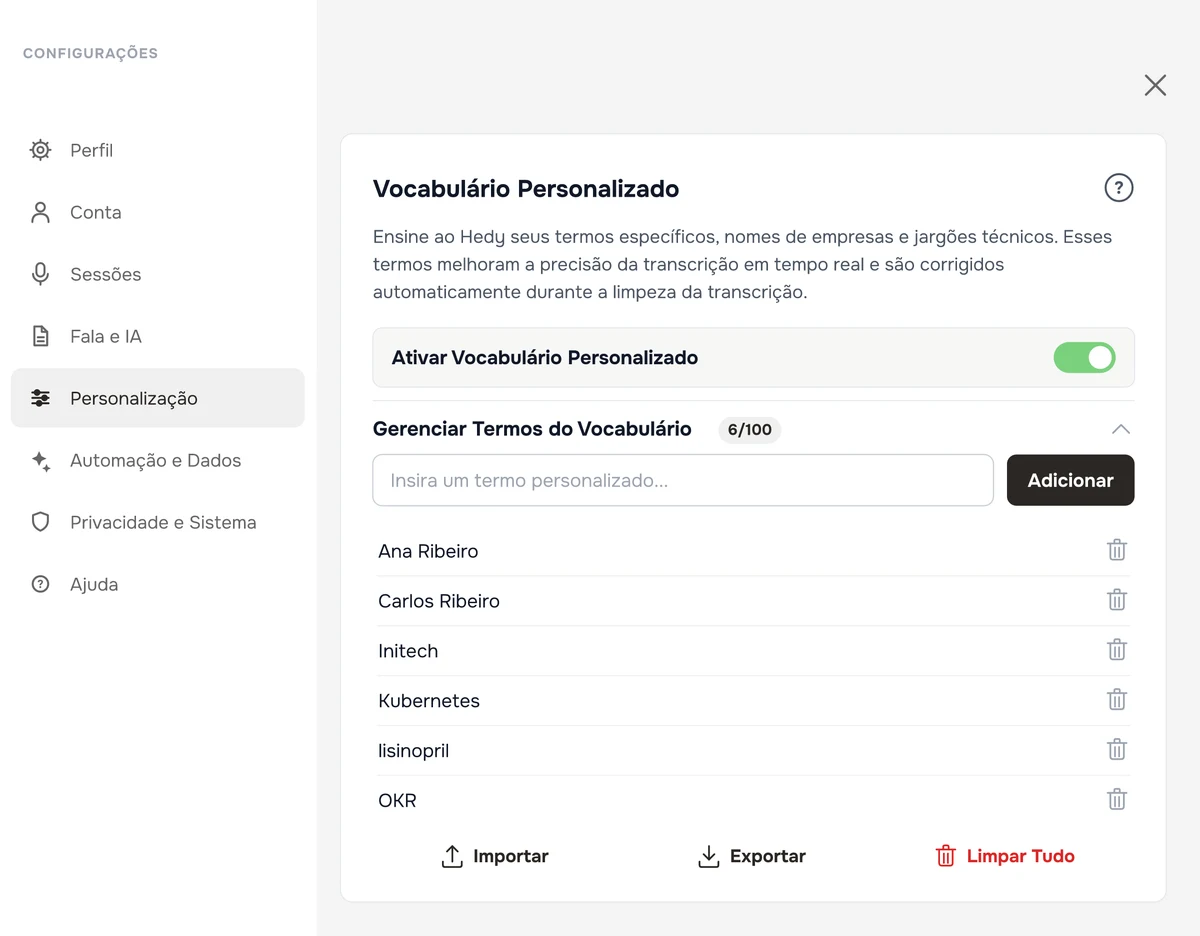 A seção Vocabulário Personalizado nas configurações do Hedy, com o botão de ativação e uma lista de termos salvos com opções para adicionar, importar, exportar e limpar