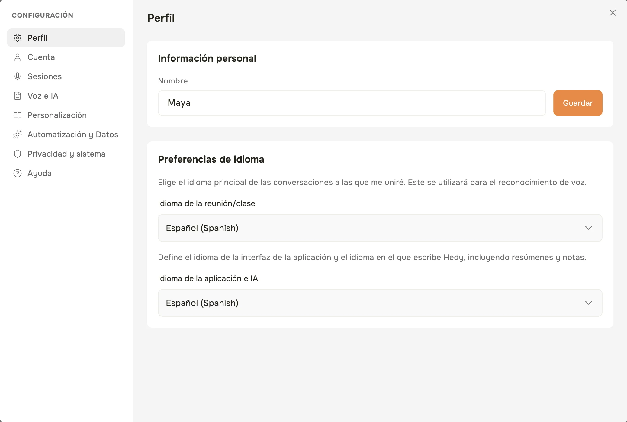 La configuración de Hedy en la app de macOS, en la pestaña Perfil, con la sección Preferencias de idioma y los menús Idioma de la reunión/clase e Idioma de la aplicación e IA