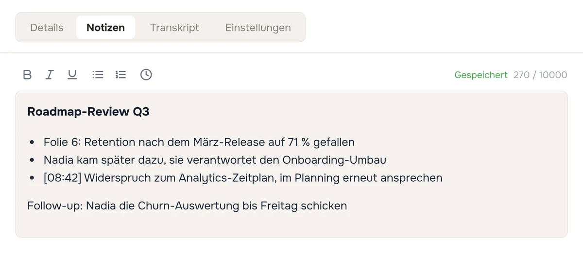 Der Tab Notizen in einer Hedy-Sitzung mit der Formatierungsleiste, der Anzeige Gespeichert samt Zeichenzähler und Beispielnotizen mit Aufzählung und Zeitstempel