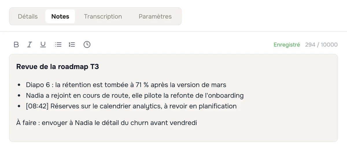 L'onglet Notes d'une session Hedy, avec la barre d'outils de formatage, l'indicateur Enregistré et le compteur de caractères, et des notes d'exemple comportant une liste à puces et un horodatage