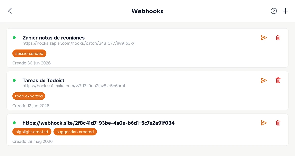 La pantalla de Webhooks en Hedy, con tres webhooks configurados junto a sus URL, las etiquetas de eventos suscritos y las fechas de creación